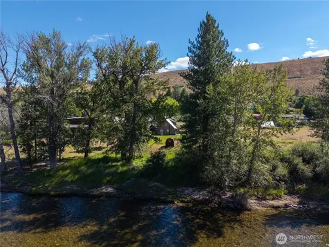 821 Riverside Street Winthrop WA 98862