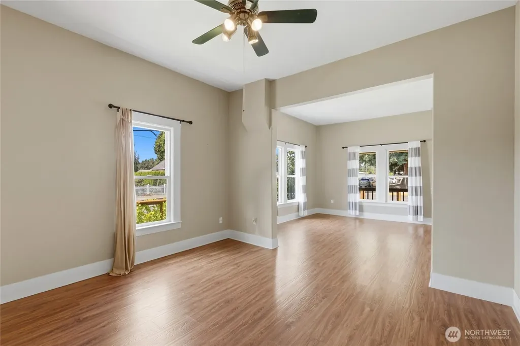 337 Loves Avenue Woodland WA 98674