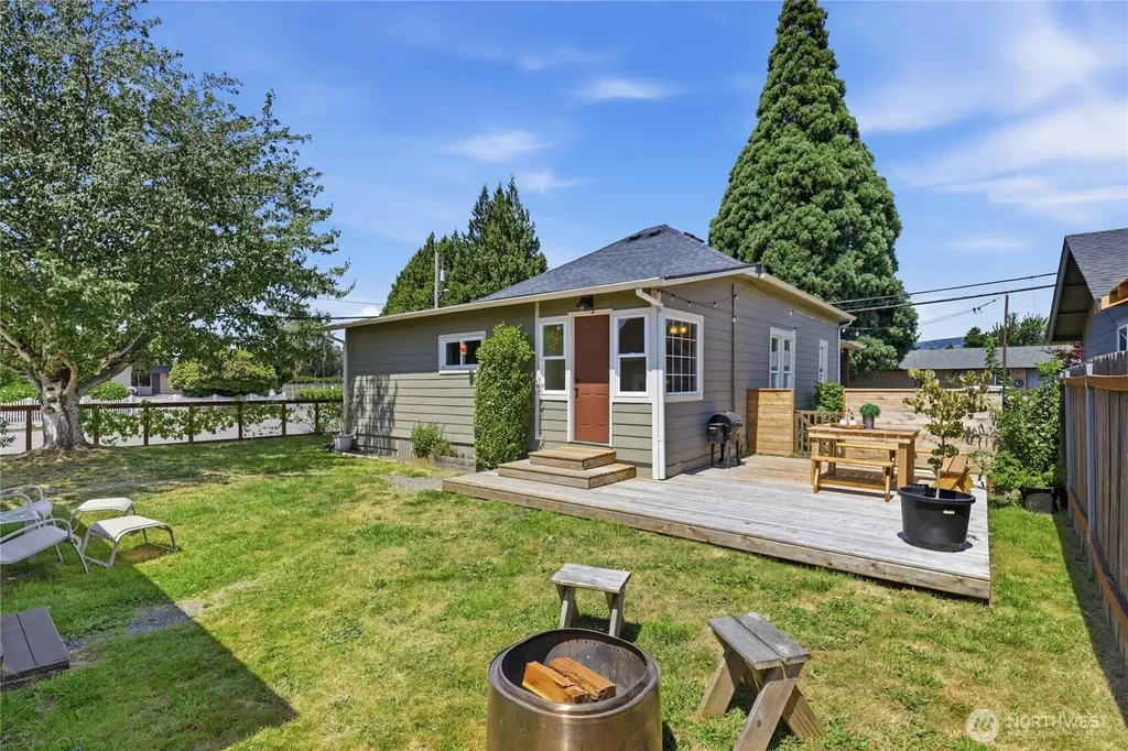337 Loves Avenue Woodland WA 98674