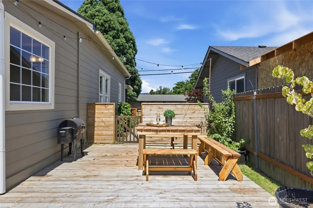 337 Loves Avenue Woodland WA 98674
