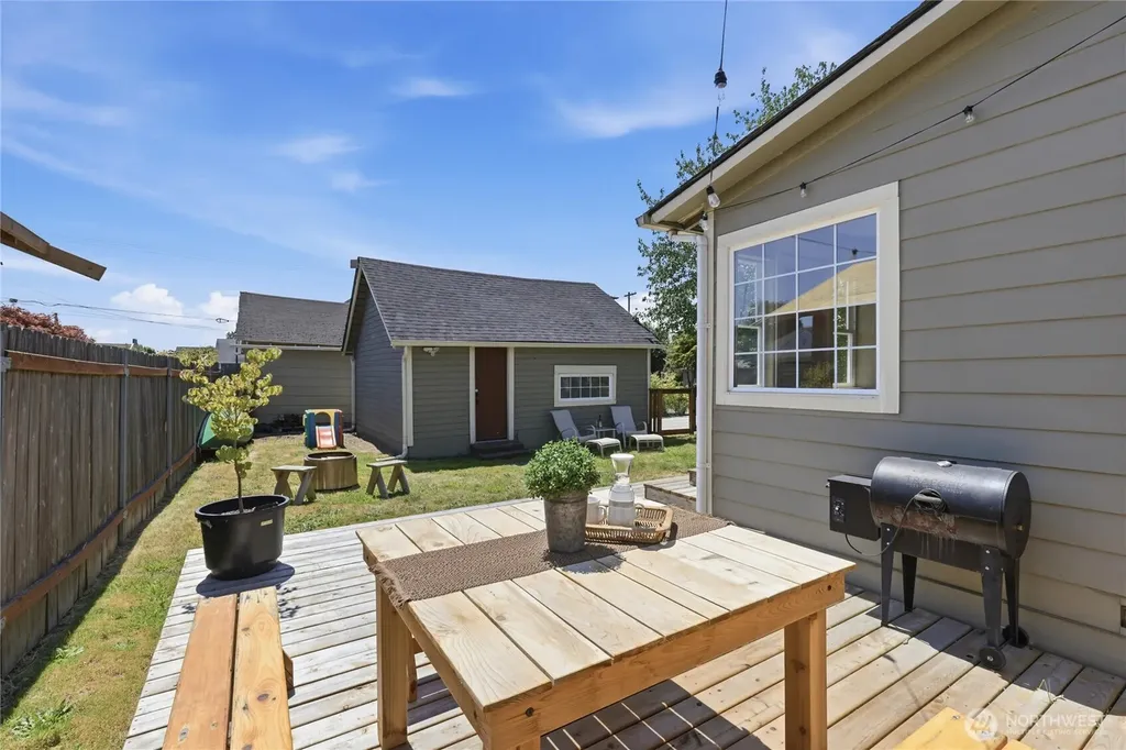 337 Loves Avenue Woodland WA 98674