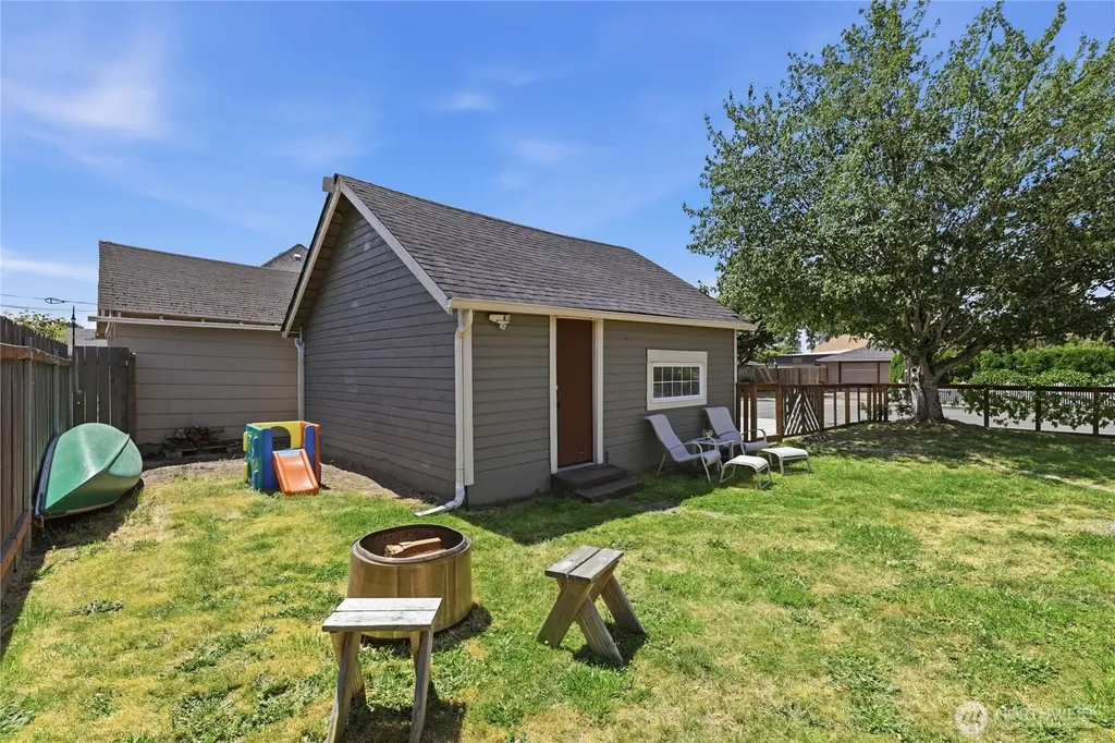337 Loves Avenue Woodland WA 98674