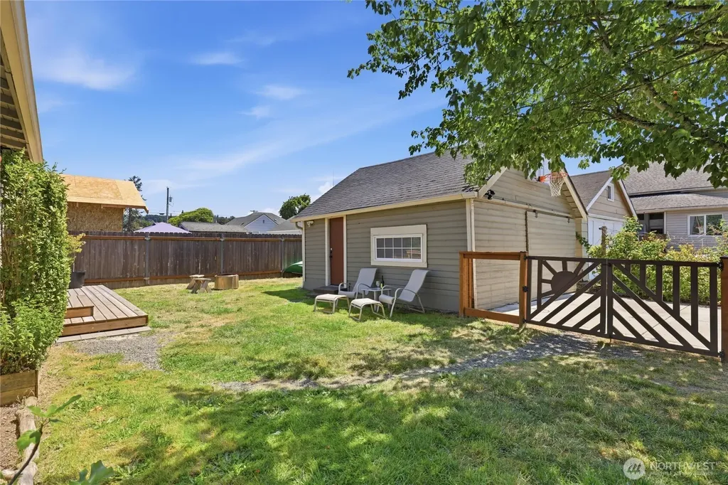 337 Loves Avenue Woodland WA 98674