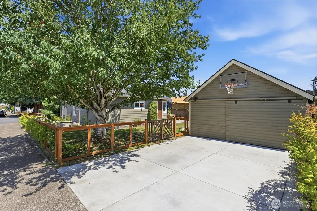 337 Loves Avenue Woodland WA 98674