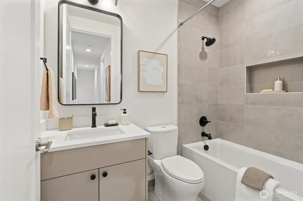 4047 44th Avenue SW Seattle WA 98116
