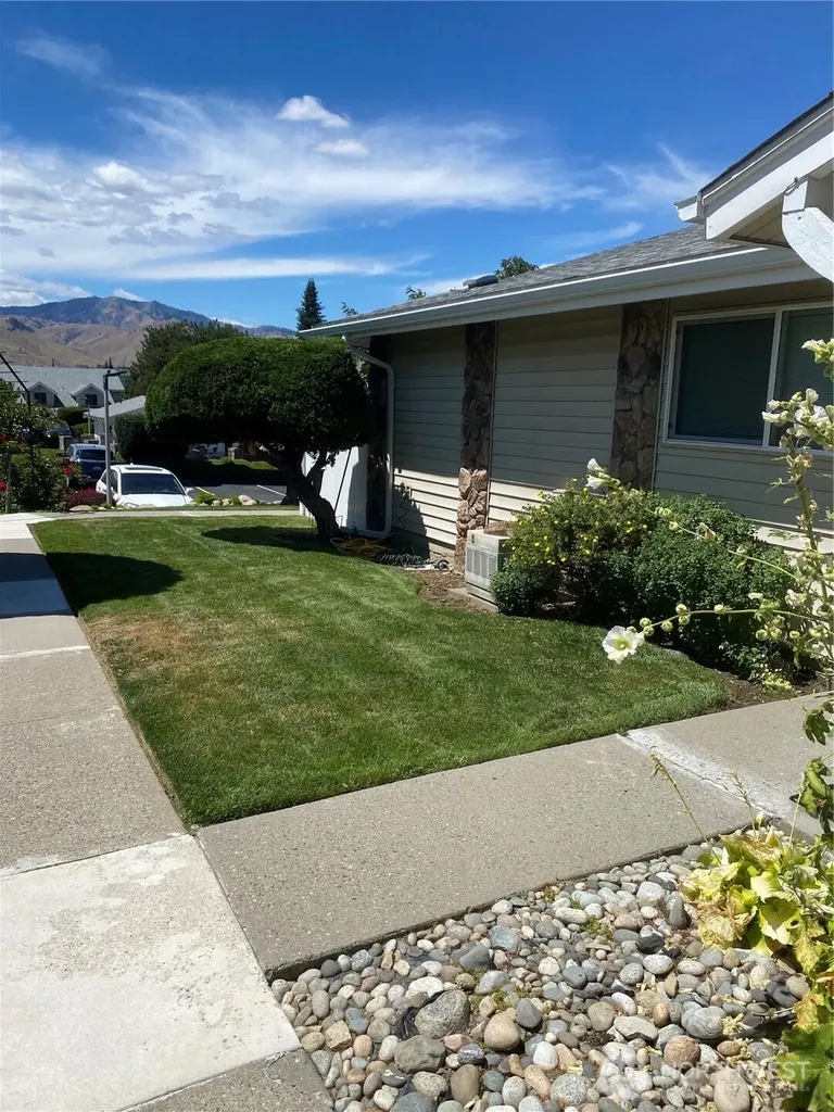 100 Simon East Wenatchee WA 98802