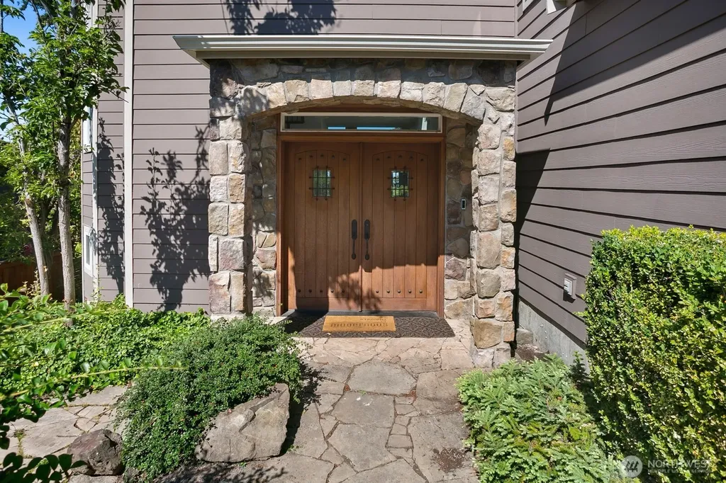 3021 70th Avenue SE Mercer Island WA 98040