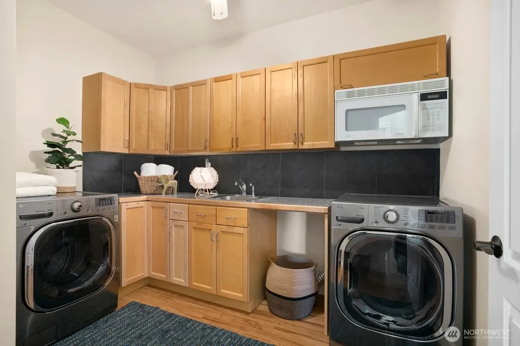 3021 70th Avenue SE Mercer Island WA 98040