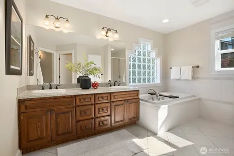 3021 70th Avenue SE Mercer Island WA 98040