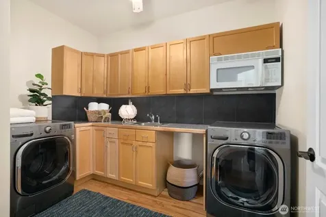 3021 70th Avenue SE Mercer Island WA 98040