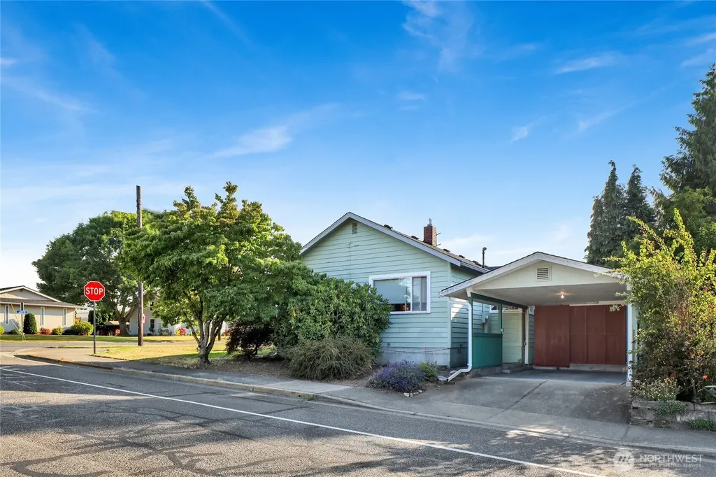 502 E Grover Street Lynden WA 98264
