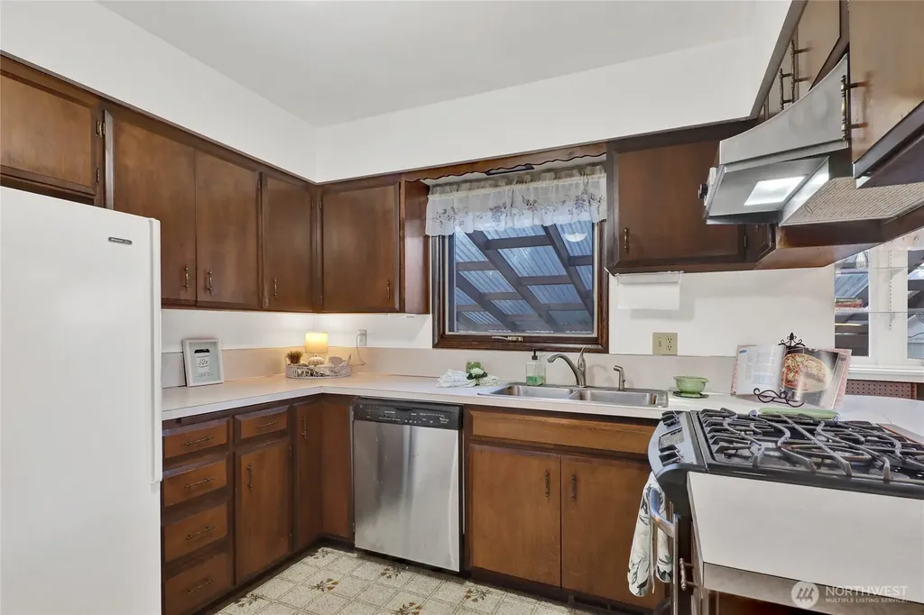 502 E Grover Street Lynden WA 98264