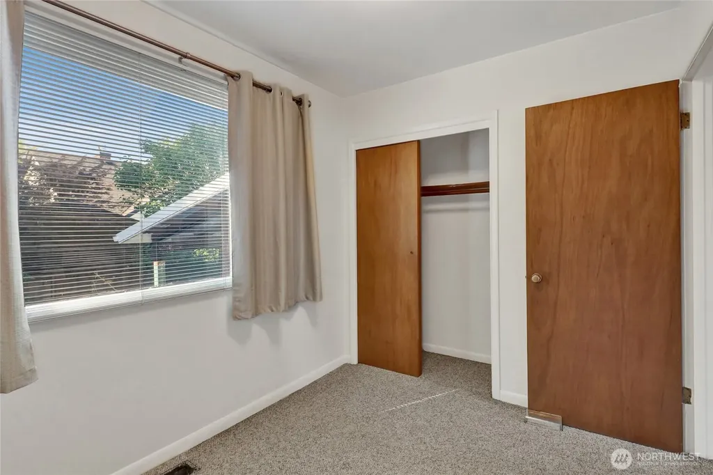 502 E Grover Street Lynden WA 98264