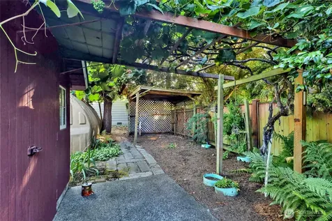 502 E Grover Street Lynden WA 98264