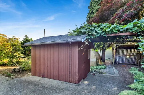502 E Grover Street Lynden WA 98264