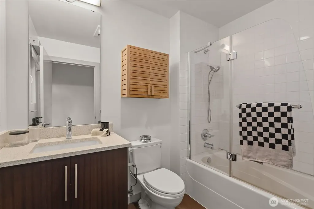401 9th Avenue N Seattle WA 98109