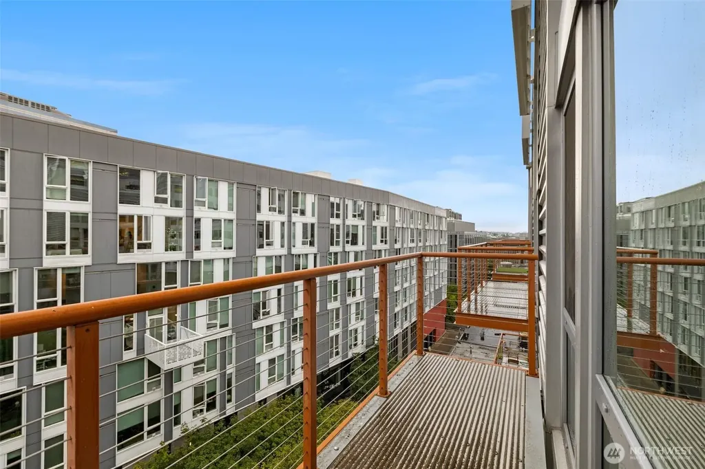401 9th Avenue N Seattle WA 98109