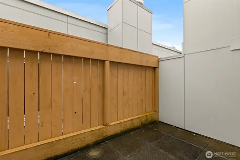 401 9th Avenue N Seattle WA 98109