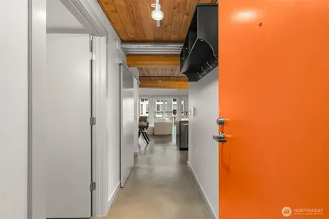401 9th Avenue N Seattle WA 98109