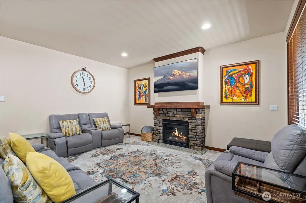 23890 SE 286th Place Maple Valley WA 98038