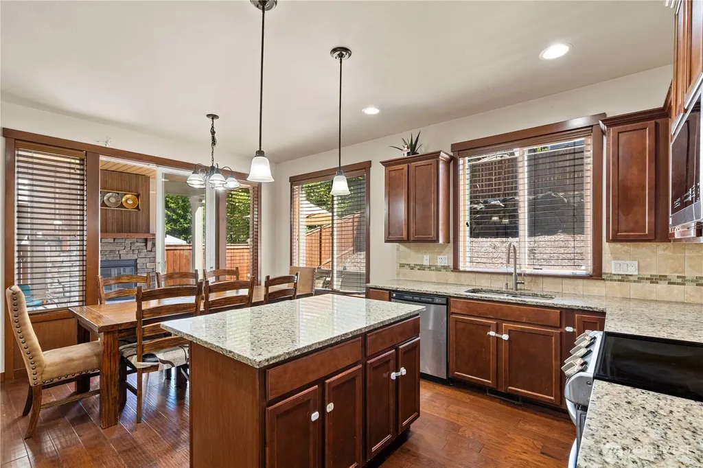 23890 SE 286th Place Maple Valley WA 98038