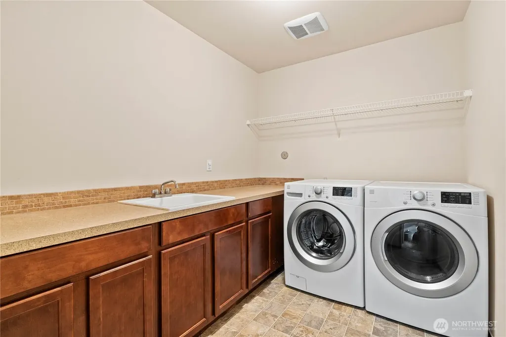 23890 SE 286th Place Maple Valley WA 98038