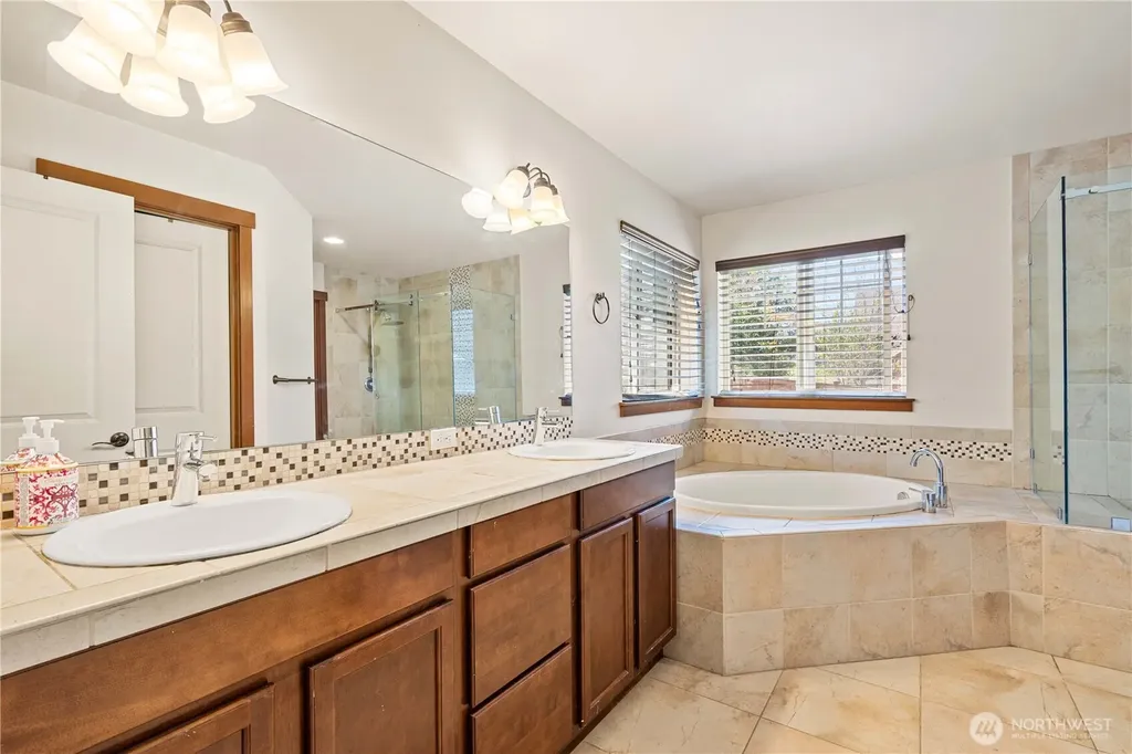 23890 SE 286th Place Maple Valley WA 98038