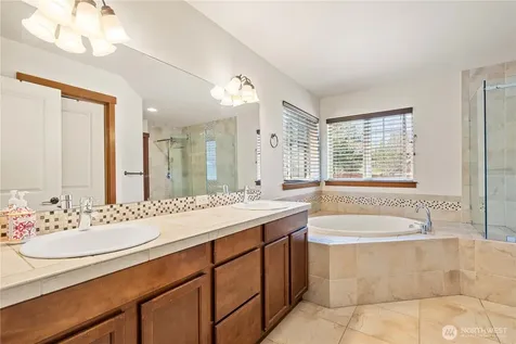 23890 SE 286th Place Maple Valley WA 98038
