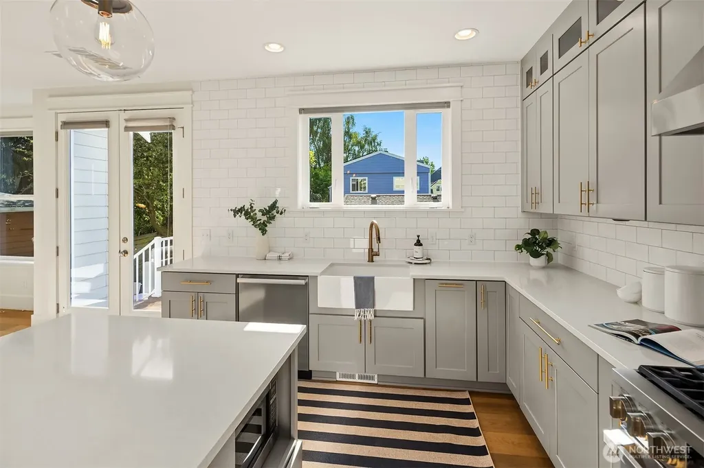 7051 34th Avenue NE Seattle WA 98115