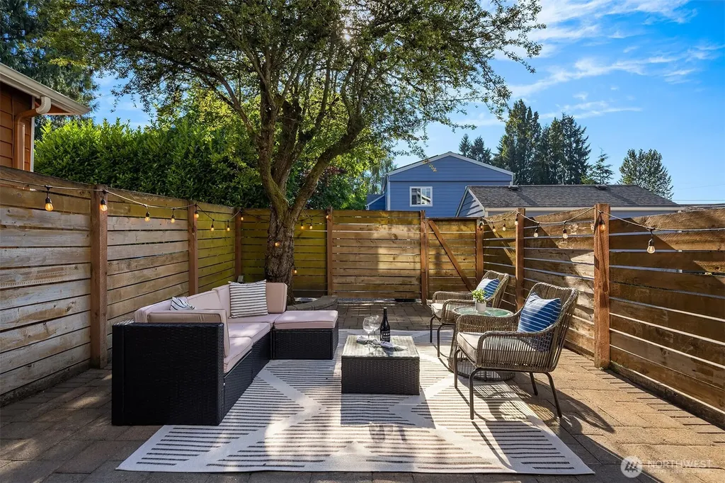 7051 34th Avenue NE Seattle WA 98115