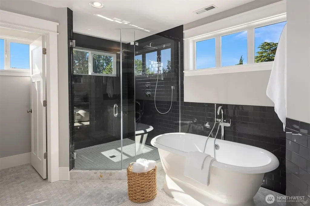 7051 34th Avenue NE Seattle WA 98115