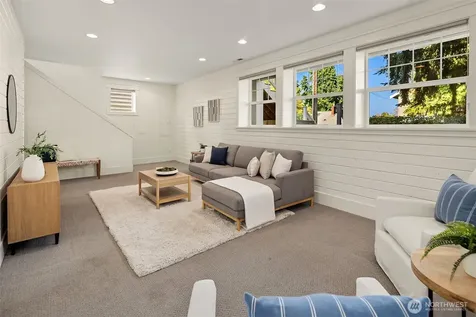 7051 34th Avenue NE Seattle WA 98115