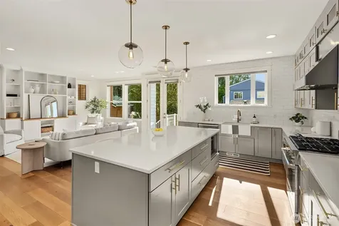 7051 34th Avenue NE Seattle WA 98115