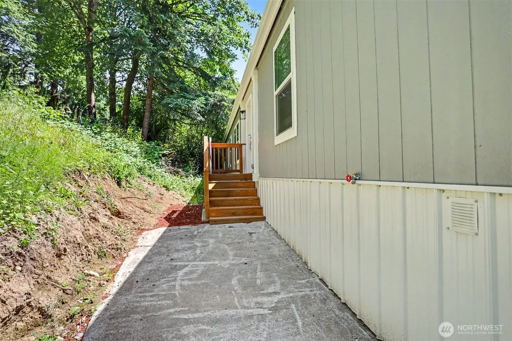 28454 168th Avenue SE Kent WA 98042