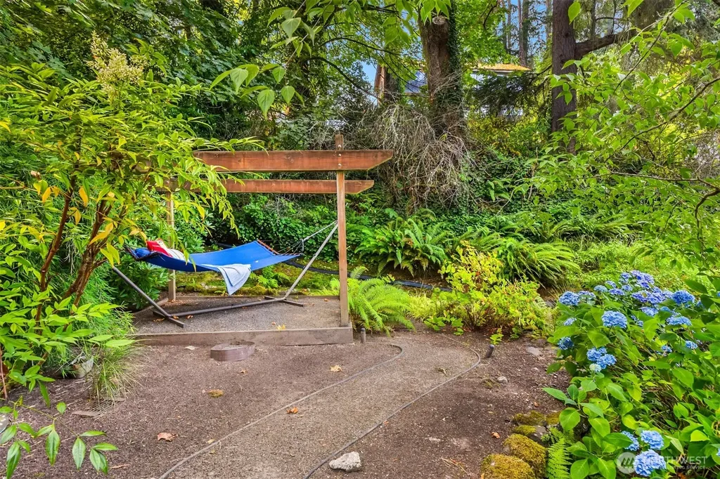 5854 Packard Lane NE Bainbridge Island WA 98110