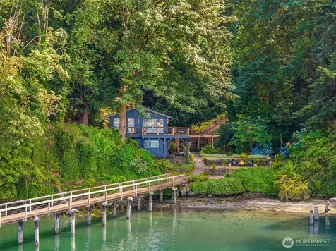 5854 Packard Lane NE Bainbridge Island WA 98110