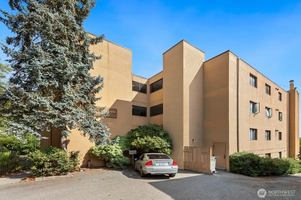 3710 25th Place W Seattle WA 98199