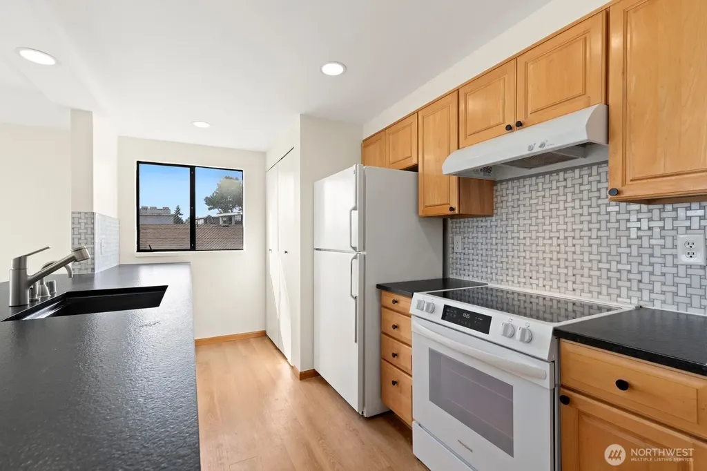 3710 25th Place W Seattle WA 98199