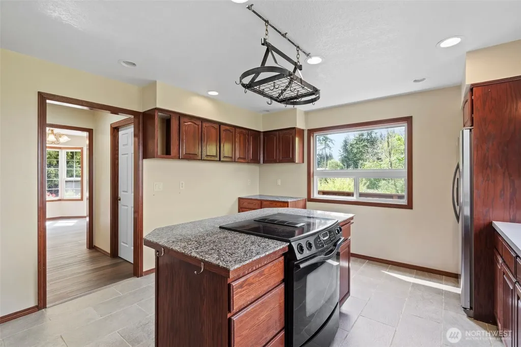4955 Green Mountain Road Kalama WA 98625