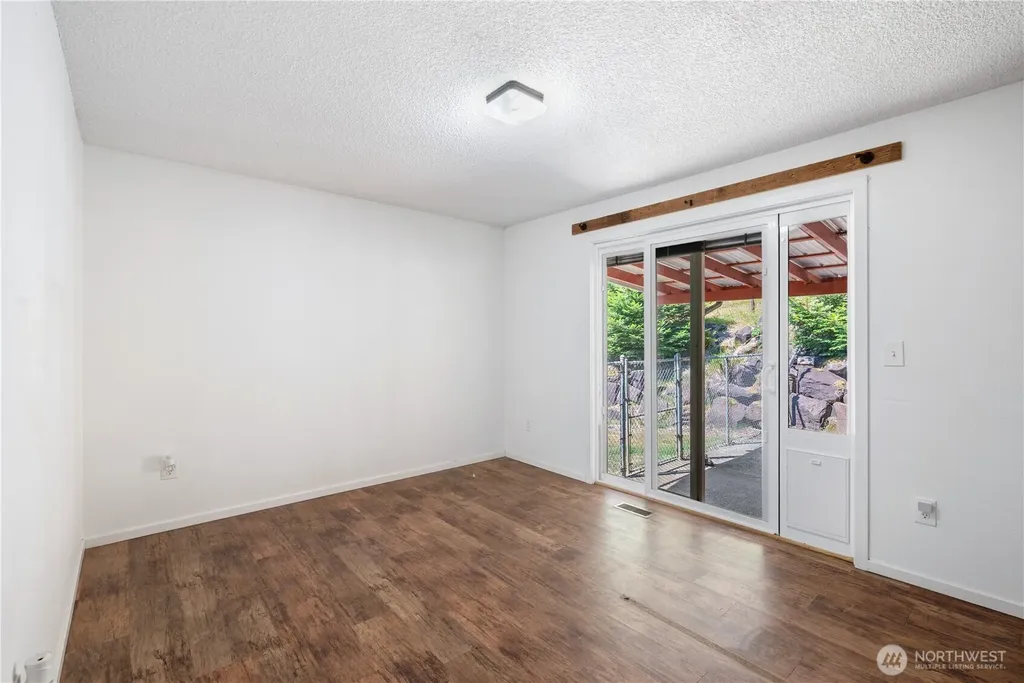 183 Pogue Lane Castle Rock WA 98611