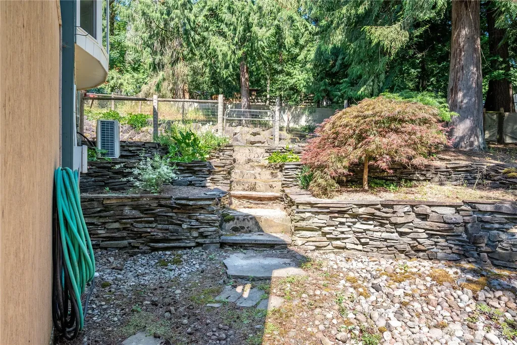 183 Pogue Lane Castle Rock WA 98611