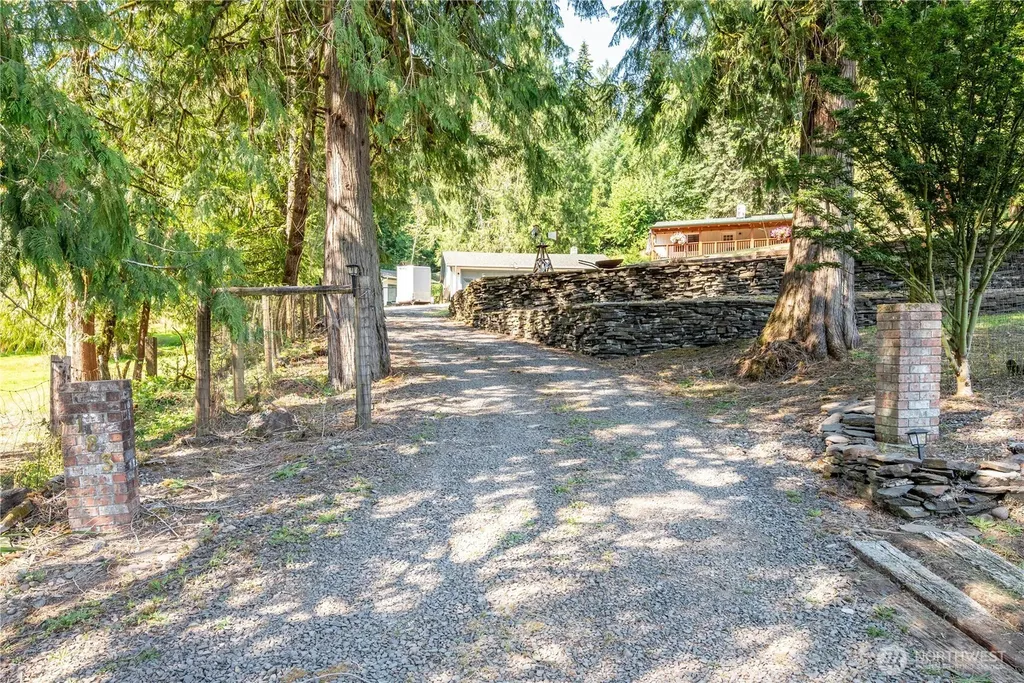 183 Pogue Lane Castle Rock WA 98611