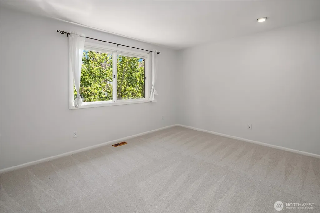22525 SE 46th Place Sammamish WA 98075