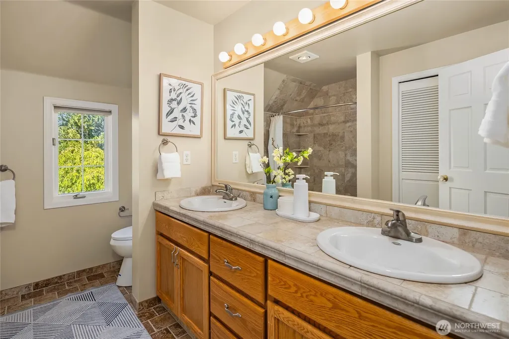 22525 SE 46th Place Sammamish WA 98075