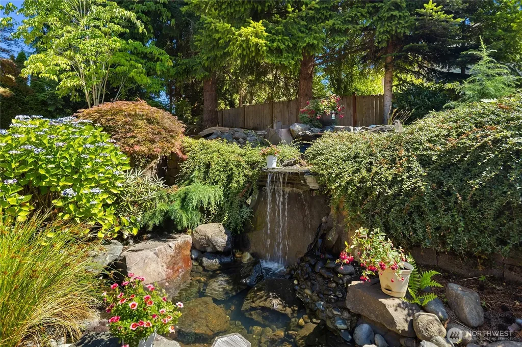 22525 SE 46th Place Sammamish WA 98075