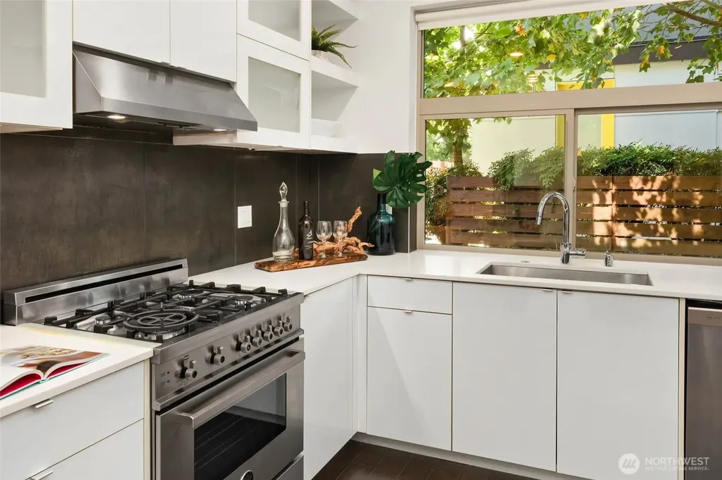 4112 Linden Avenue N Seattle WA 98103