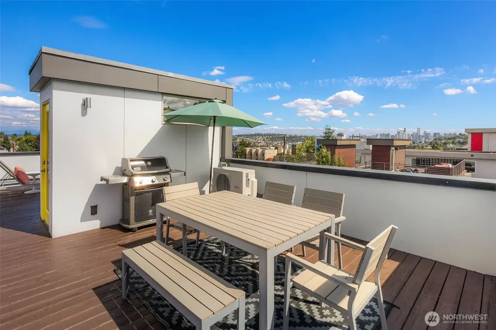4112 Linden Avenue N Seattle WA 98103