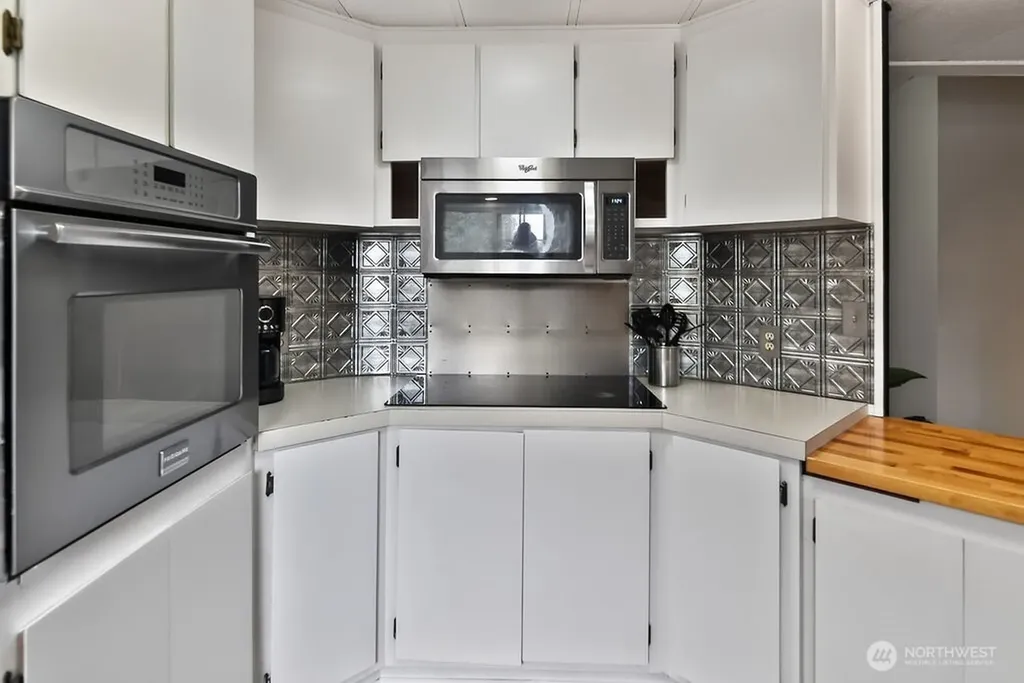 212 Robbins Road Sequim WA 98382