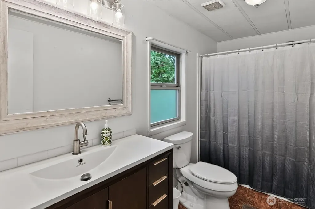 212 Robbins Road Sequim WA 98382