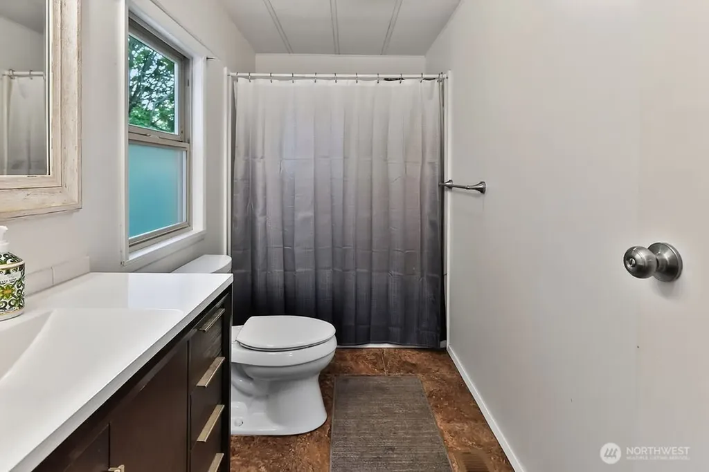 212 Robbins Road Sequim WA 98382